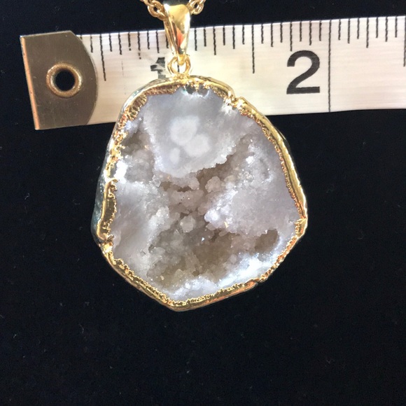 Beautiful Iridescent stone pendant - Picture 4 of 4